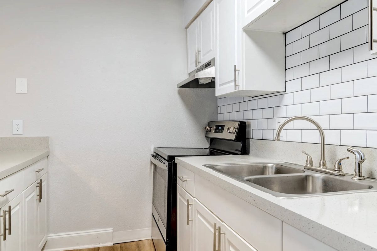 Avenue 1601 Apartments